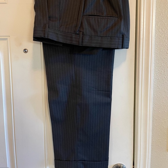 Michael Kors Mens Suit w/ Pants and Jacket - Picture 6 of 9